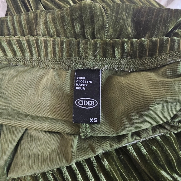 Funky Olive corduroy-look bell bottom leggings - Picture 4 of 4